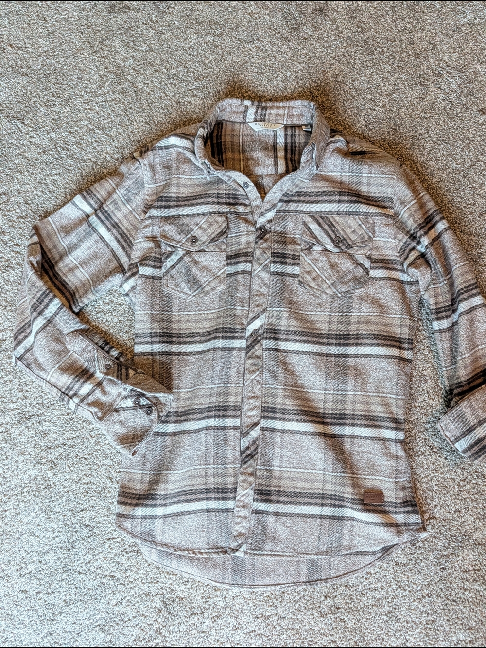 Men's Casual Plaid Button-Down Shirt in Beige and Gray